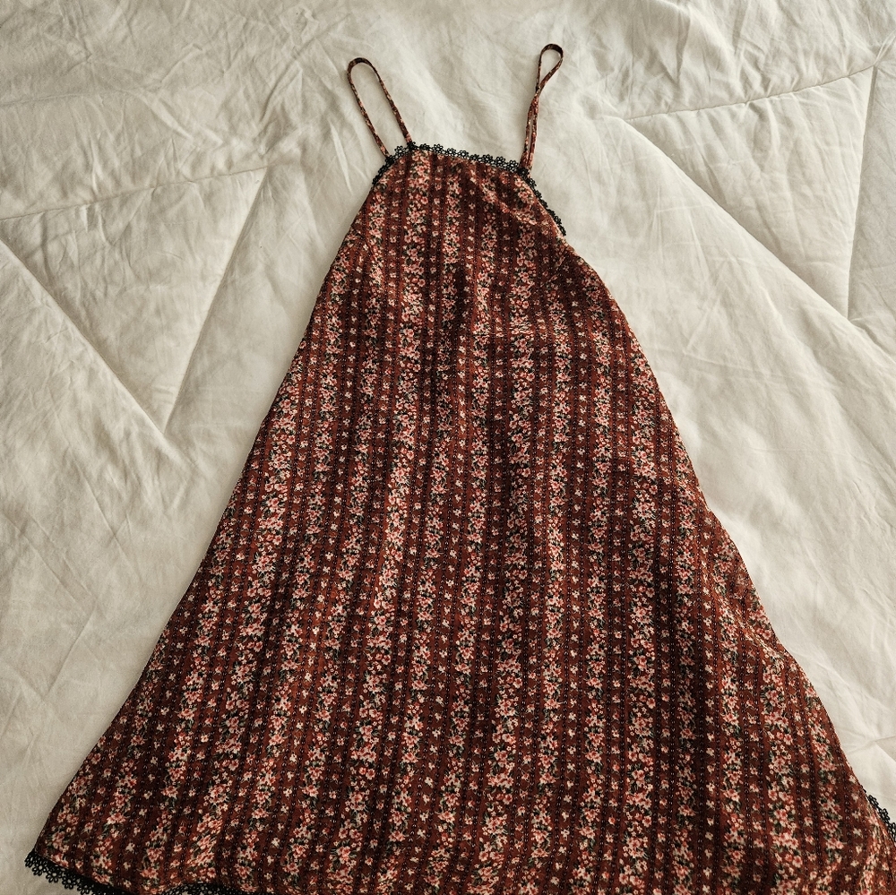 Floral Patterned Dress with Lace Trim